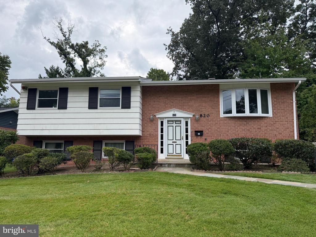 820 LAMBERTON DRIVE , SILVER SPRING, MD 20902