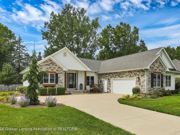 822 Laurelwood Drive, Lansing, MI 48917
