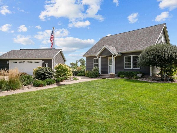 203 E East Gails Street , Mccausland, IA 52758