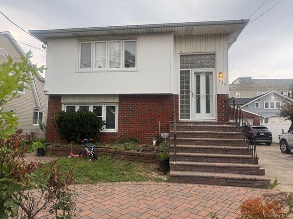 306 Hamilton Avenue , Unit 2nd Floor, Hewlett, NY 11557