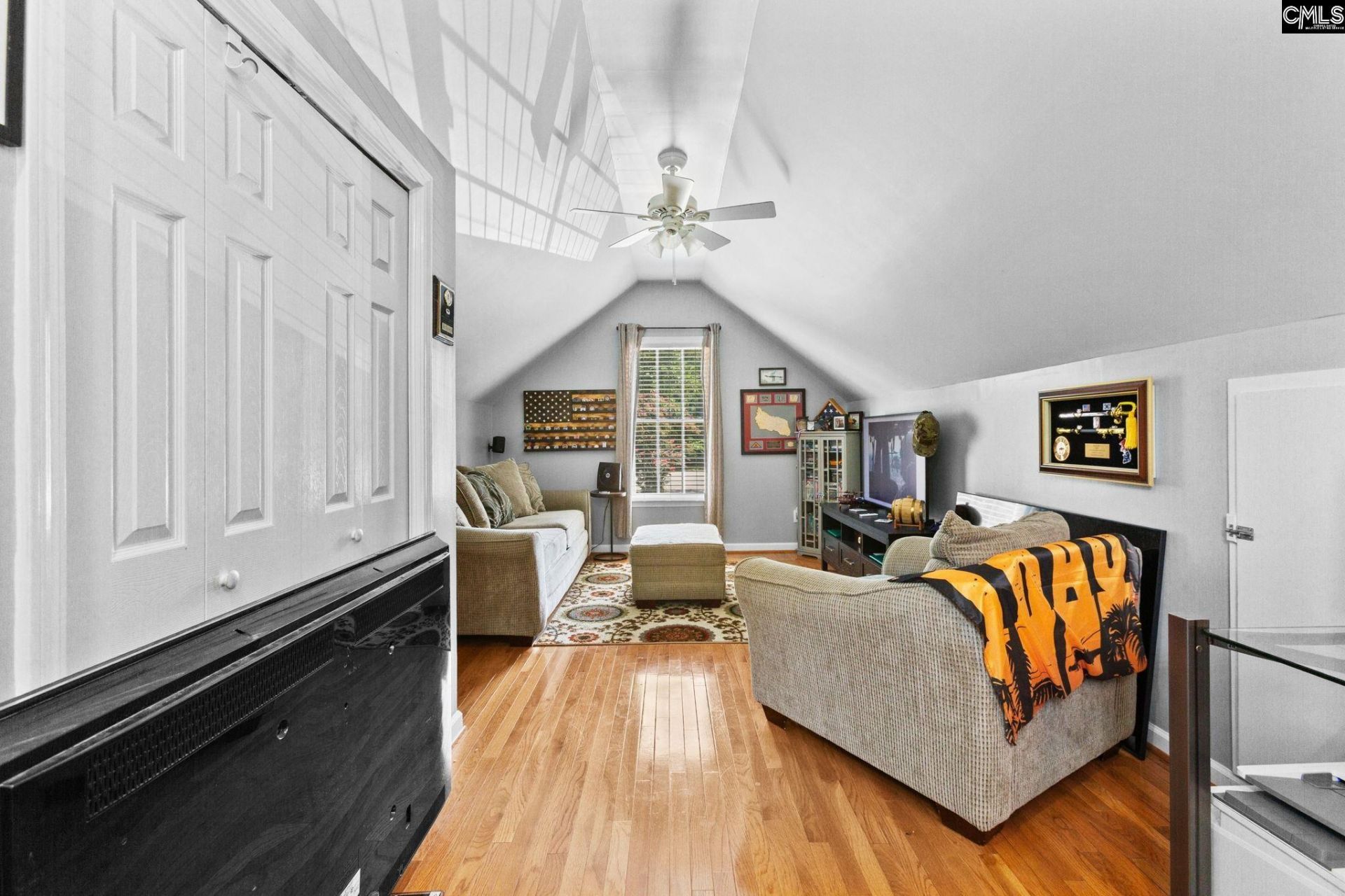 50 Edens Lane  Photo 24