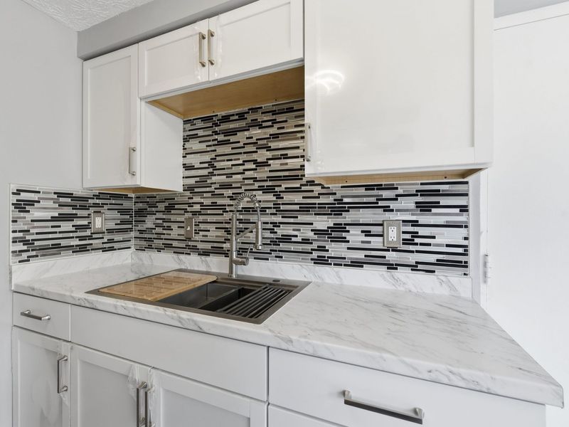 2467 Burgandy Lane , Unit C, Columbus, OH 43232 Photo 6