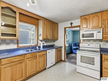 2627 N 70 Street, Omaha, NE 68104