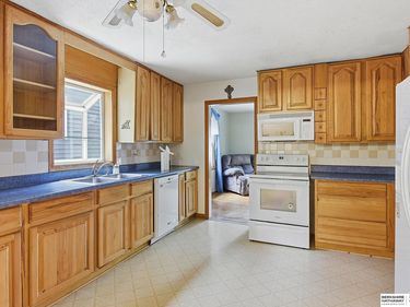 2627 N 70 Street, Omaha, NE 68104