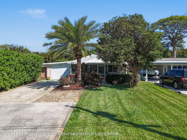 2401 Country Oaks Lane, Palm Beach Gardens, FL 33410