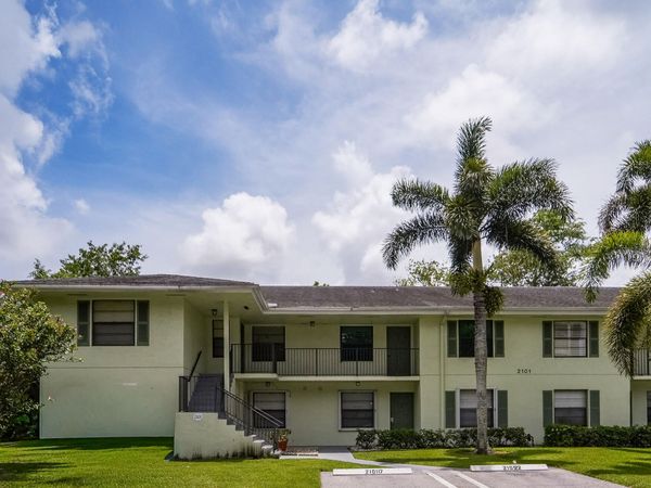 2101 Sabal Ridge Court, Unit F, Palm Beach Gardens, FL 33418