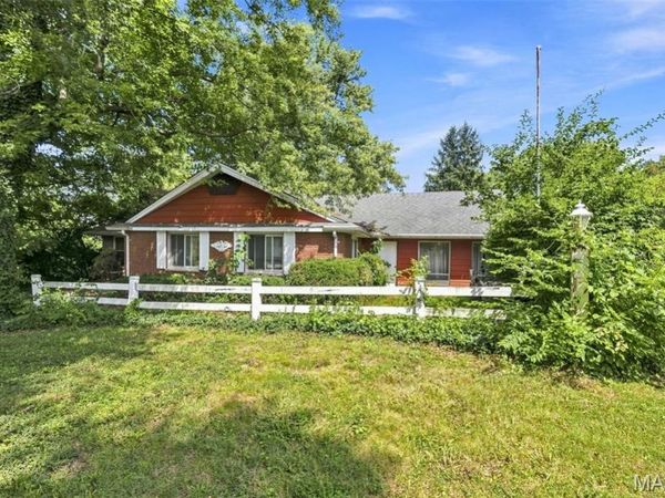 1536 N Elizabeth Avenue, St Louis, MO 63135
