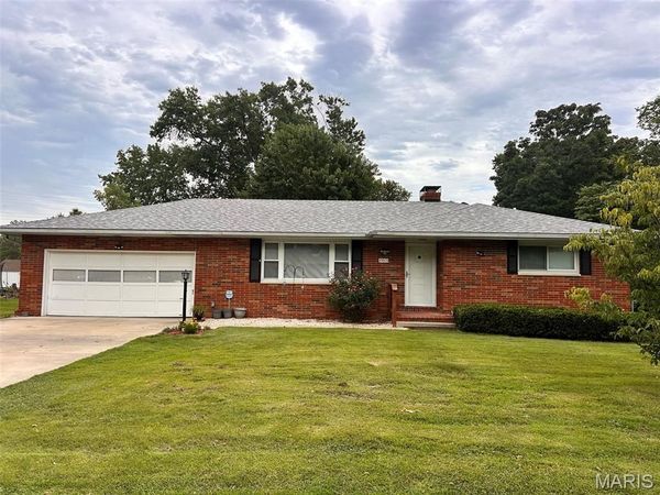 4803 Paris Drive , Godfrey, IL 62035