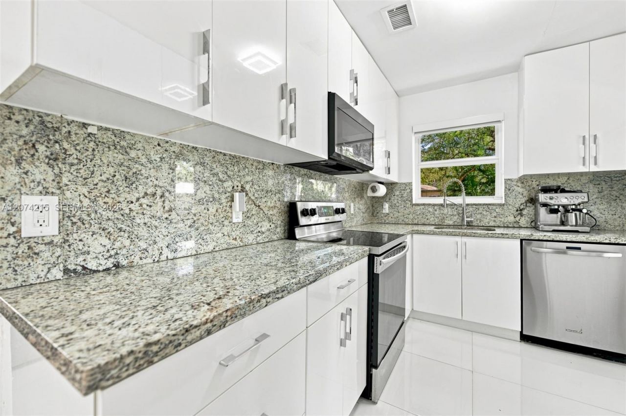 367 NE 86th St , El Portal, FL 33138 Photo