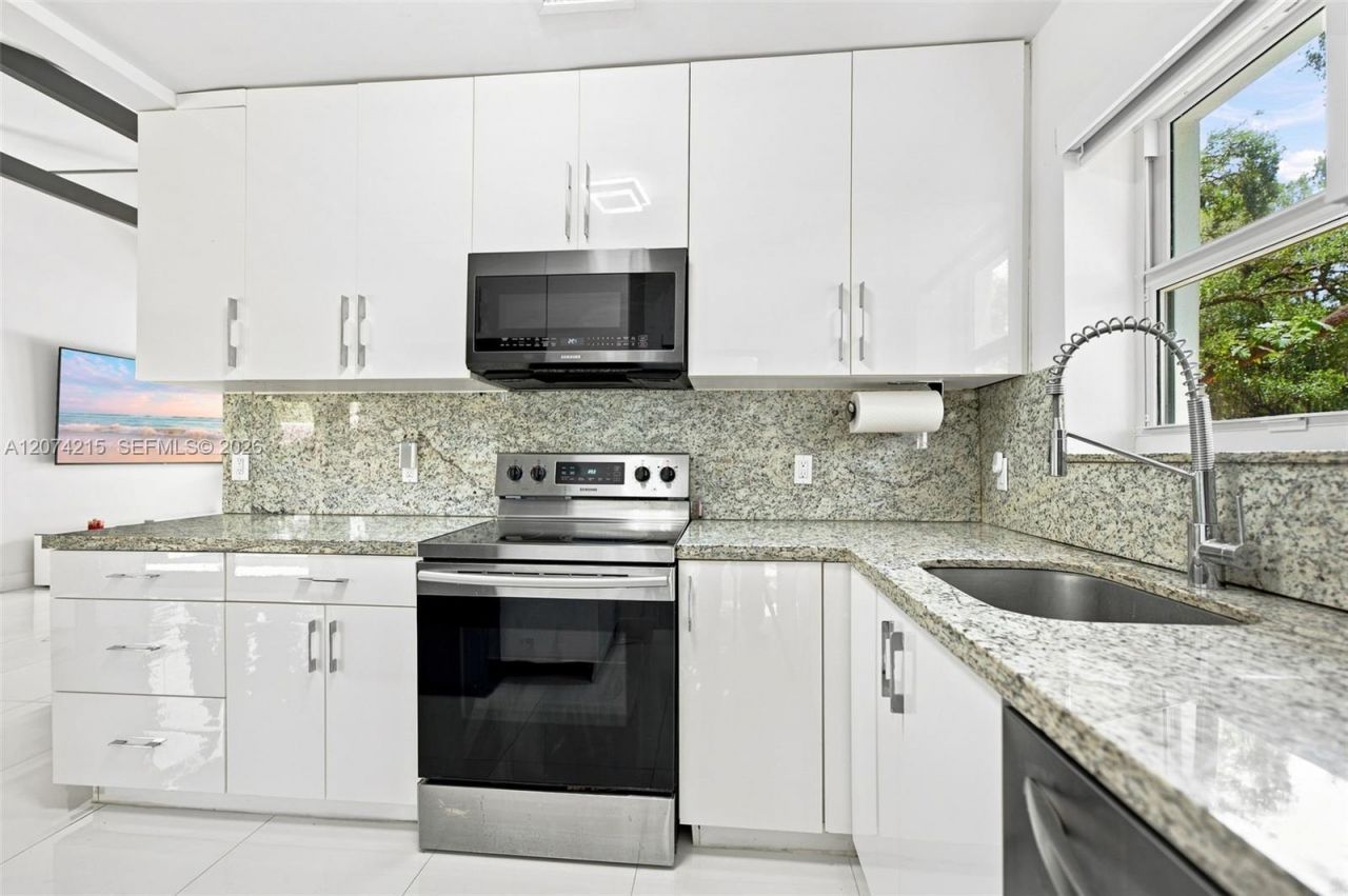 367 NE 86th St , El Portal, FL 33138 Photo