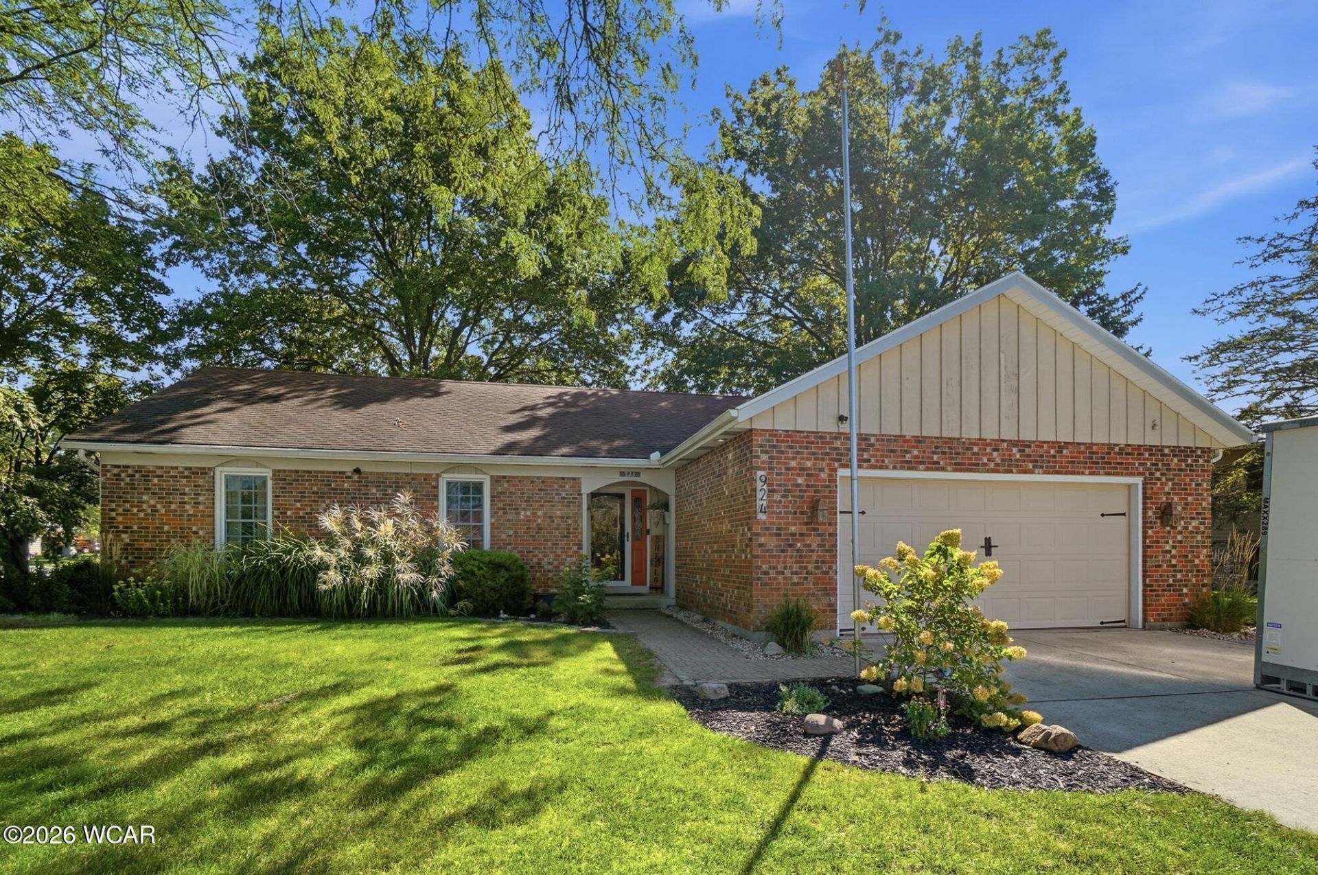 924 Aster Drive, Wapakoneta, OH 45895 Main Photo