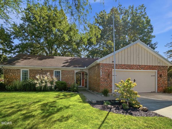 924 Aster Drive, Wapakoneta, OH 45895