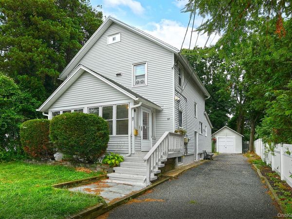 87 Olive Street , Huntington Station, NY 11746