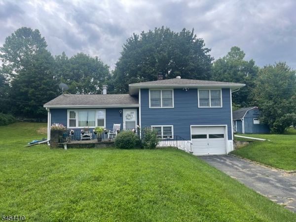8 Regina Ln, Independence, NJ 07838