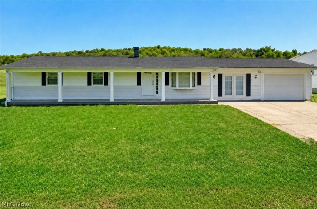 1381 Harris Hwy, Parkersburg, WV 26101 Main Photo