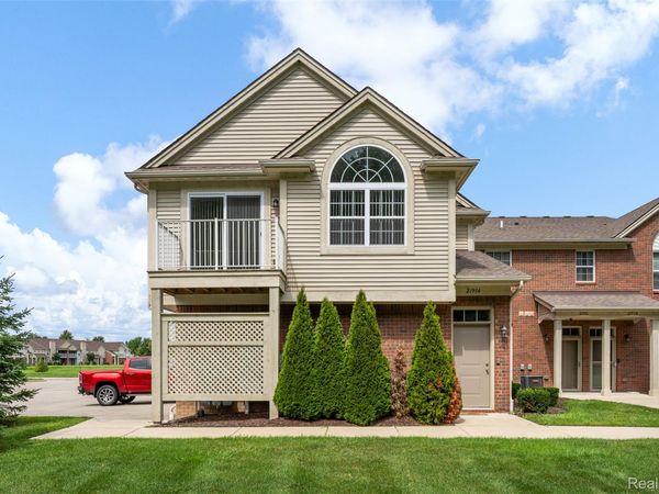 21914 Aberdeen Drive , Unit 30, Macomb Township, Mi 48042