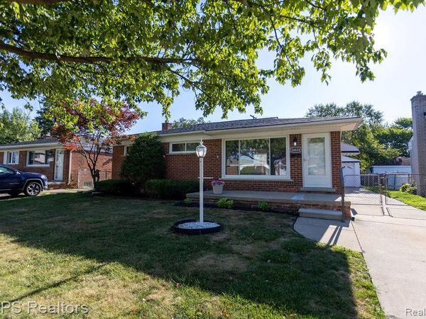 24834 Petersburg Avenue, Eastpointe, Mi 48021