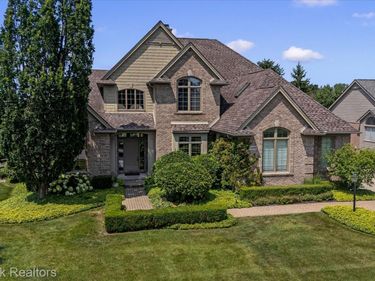 54878 Grenelefe Circle E, Lyon Township, Mi 48178