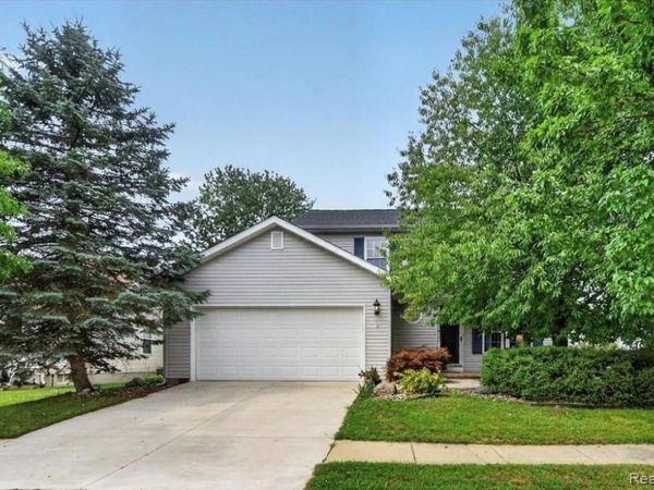 735 Pinegate Drive, Fowlerville Village, Mi 48836
