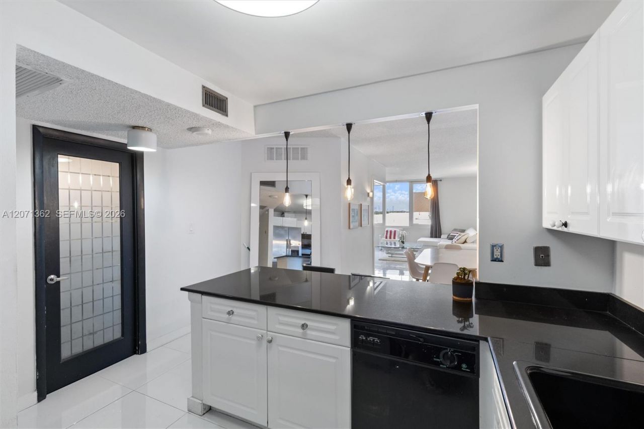 2301 Collins Ave, Unit 931, Miami Beach, FL 33139 Photo
