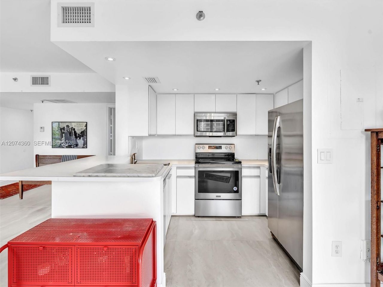 1621 Bay Rd, Unit 408, Miami Beach, FL 33139 Photo