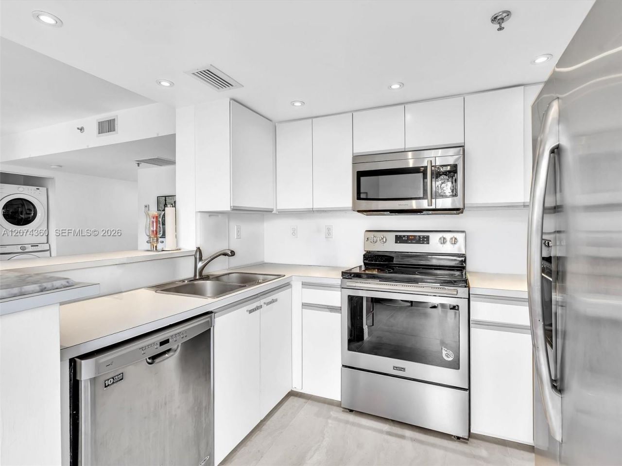 1621 Bay Rd, Unit 408, Miami Beach, FL 33139 Photo
