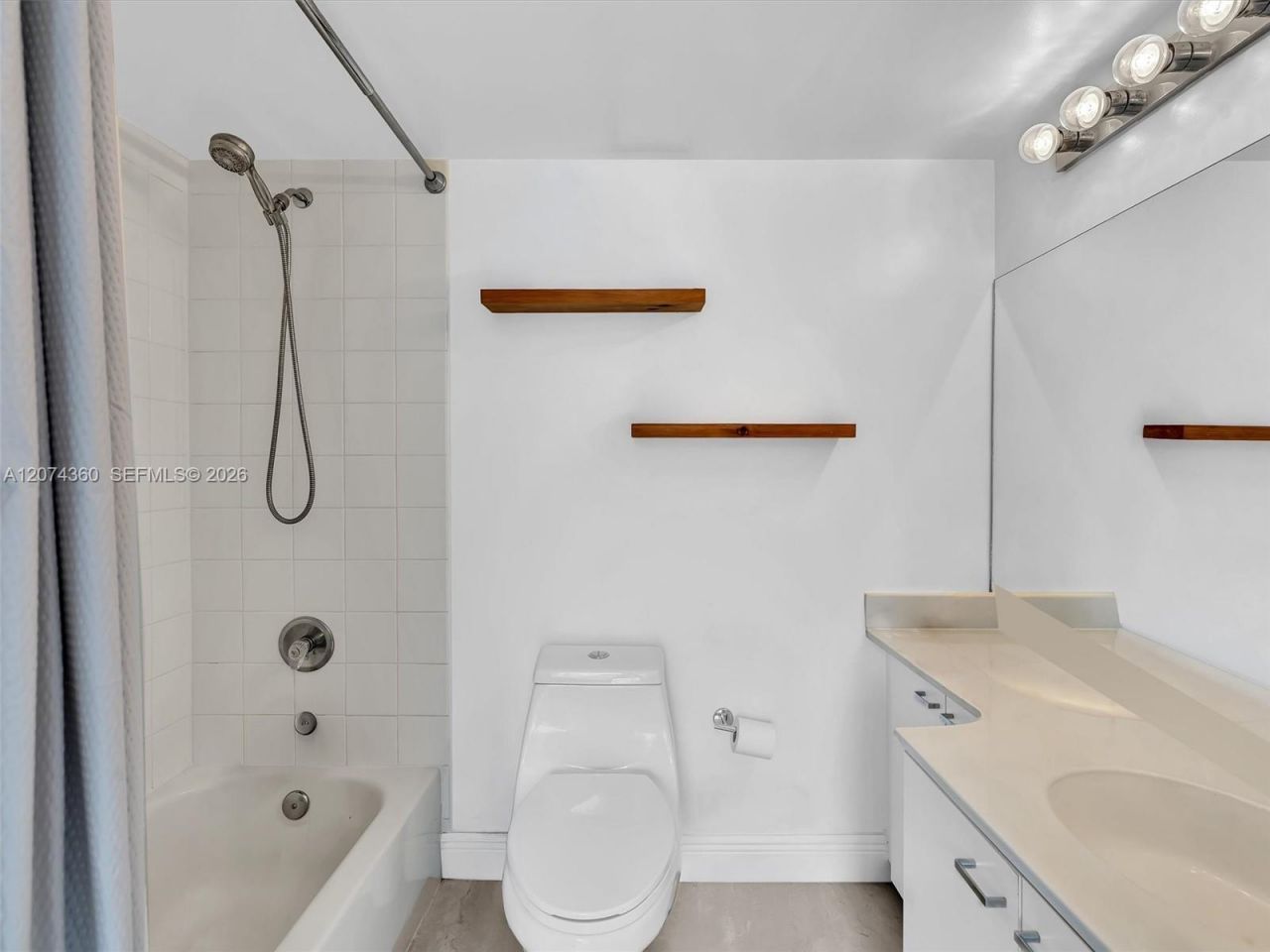 1621 Bay Rd, Unit 408, Miami Beach, FL 33139 Photo