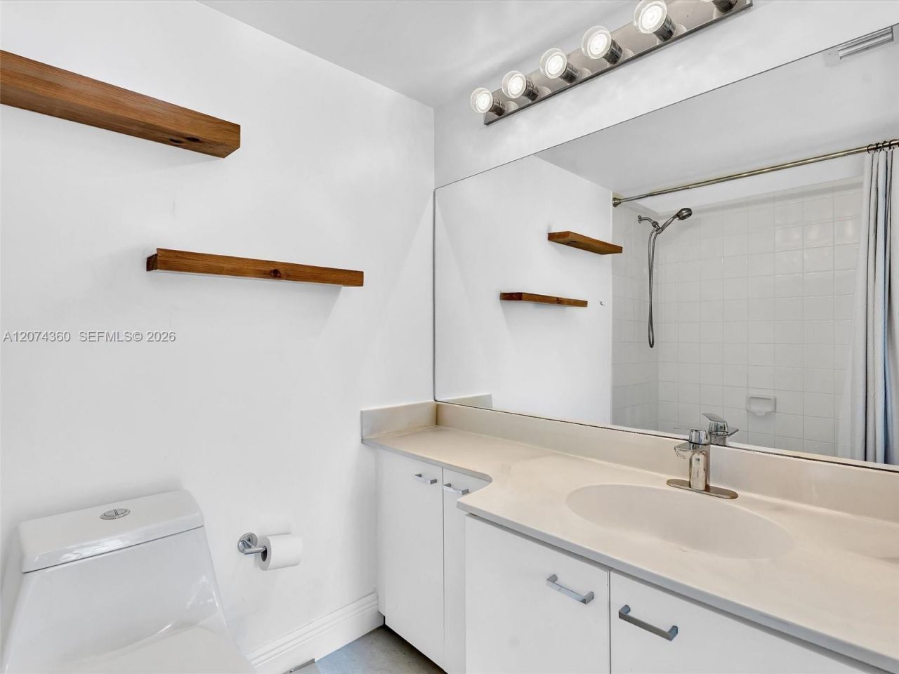 1621 Bay Rd, Unit 408, Miami Beach, FL 33139 Photo