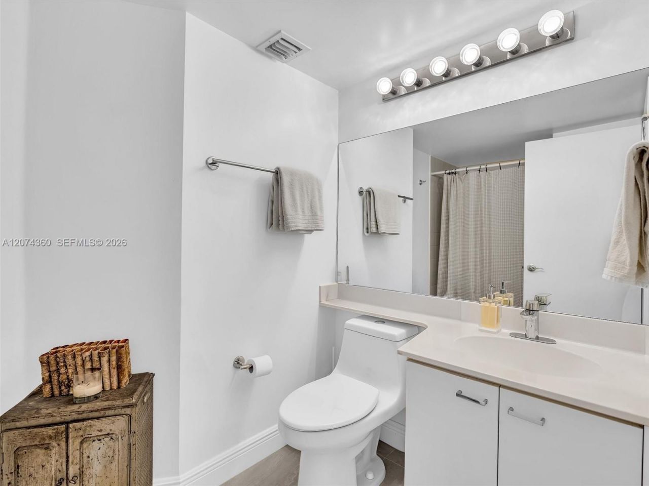 1621 Bay Rd, Unit 408, Miami Beach, FL 33139 Photo