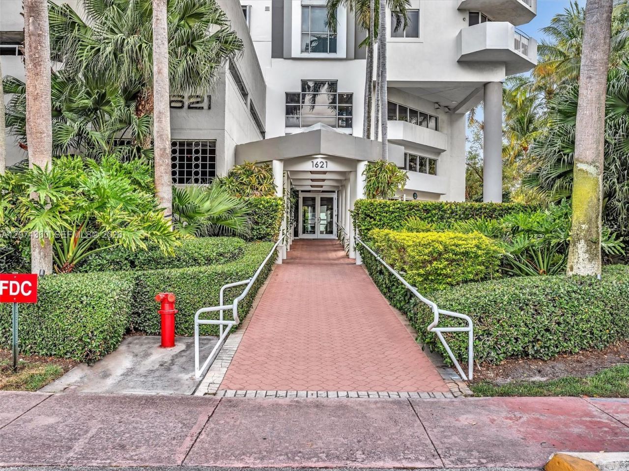 1621 Bay Rd, Unit 408, Miami Beach, FL 33139 Photo