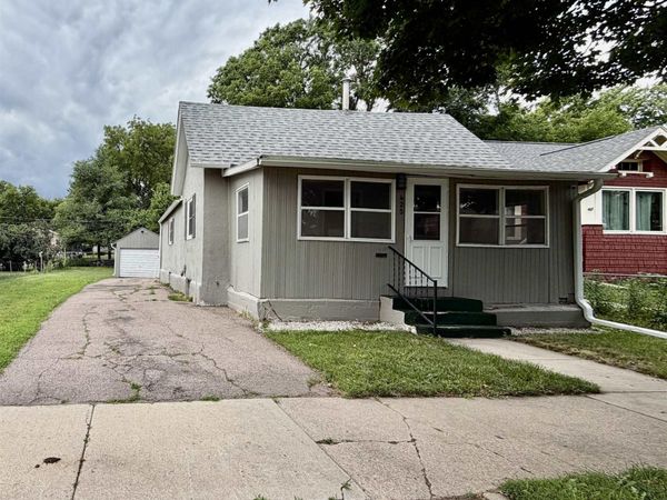 425 N Menlo Ave, Sioux Falls, SD 57104