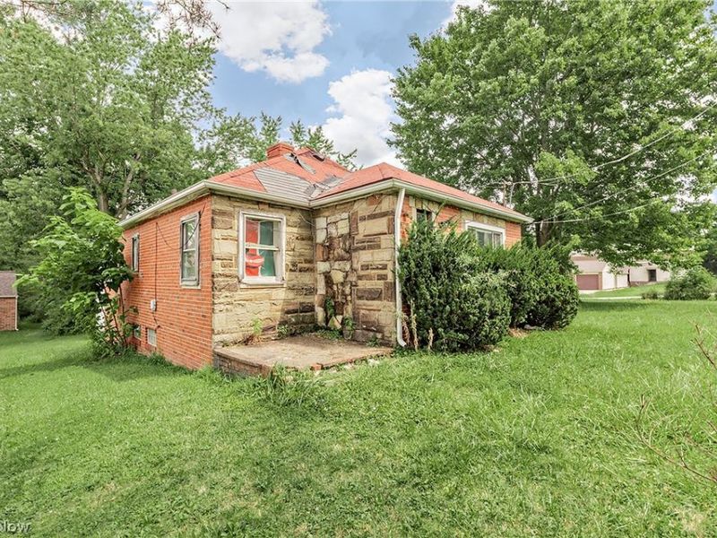 16725 Findlay Street, Chagrin Falls, OH 44023 Photo 1