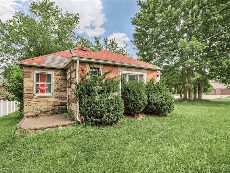 16725 Findlay Street, Chagrin Falls, OH 44023 Photo 2