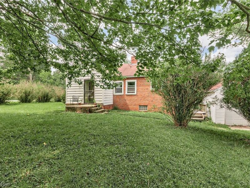 16725 Findlay Street, Chagrin Falls, OH 44023 Photo 4