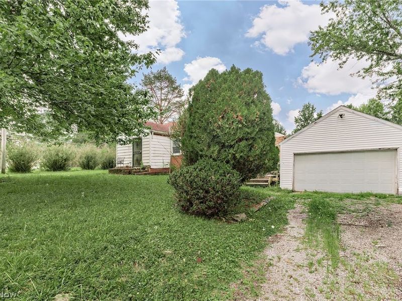 16725 Findlay Street, Chagrin Falls, OH 44023 Photo 5