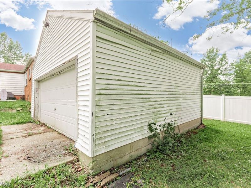 16725 Findlay Street, Chagrin Falls, OH 44023 Photo 8