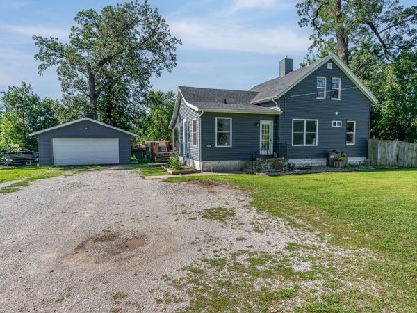 1821 Central Avenue , Bettendorf, IA 52722
