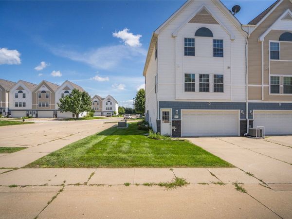 1151 SE Village View Lane , Ankeny, IA 50021