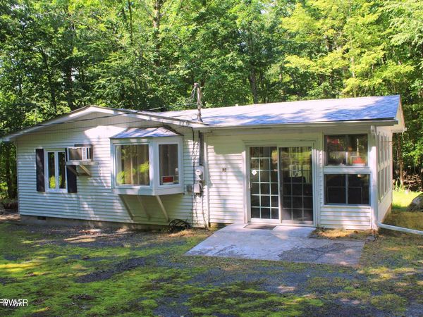 102 Redstart Court , Hawley, PA 18428