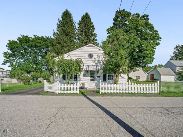 12 Grapevine Place, Latham, NY 12110