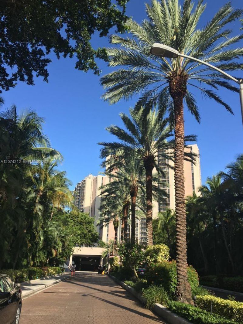 20379 W Country Club Dr , Unit 2433, Aventura, FL 33180 Photo