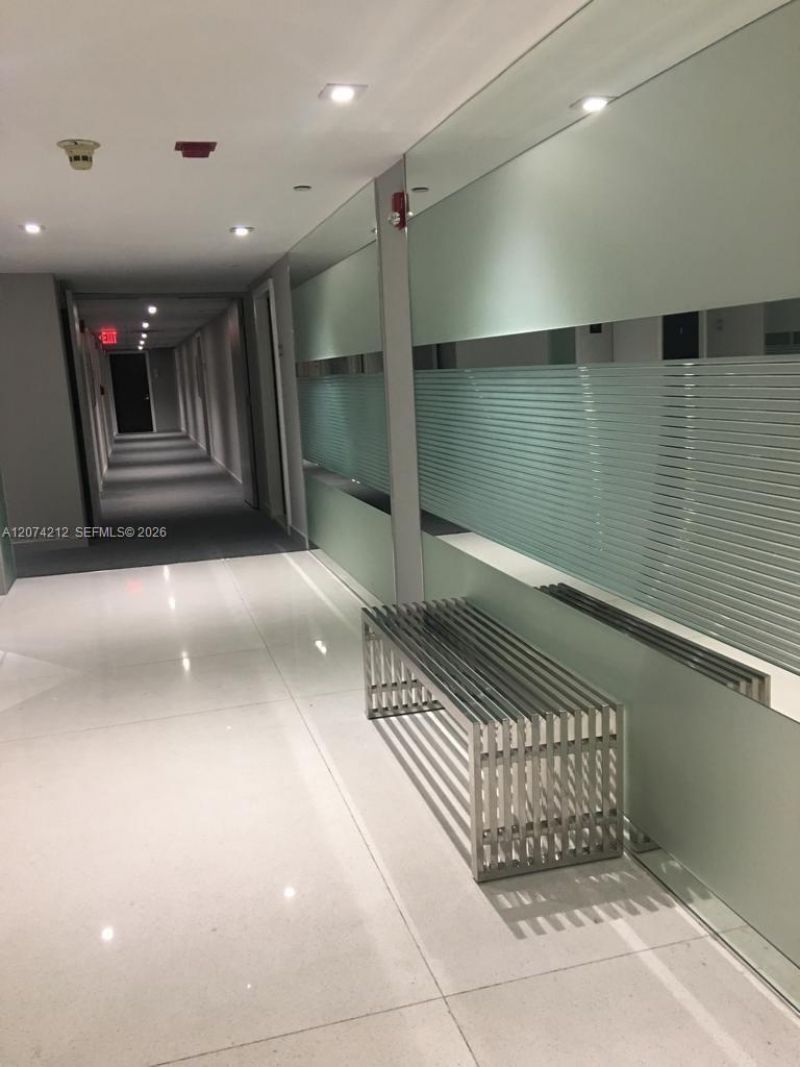 20379 W Country Club Dr , Unit 2433, Aventura, FL 33180 Photo