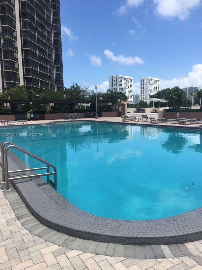 20379 W Country Club Dr , Unit 2433, Aventura, FL 33180 Photo