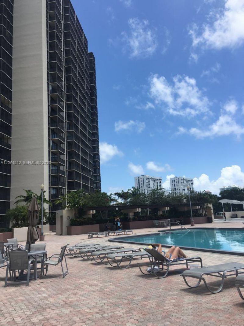 20379 W Country Club Dr , Unit 2433, Aventura, FL 33180 Photo