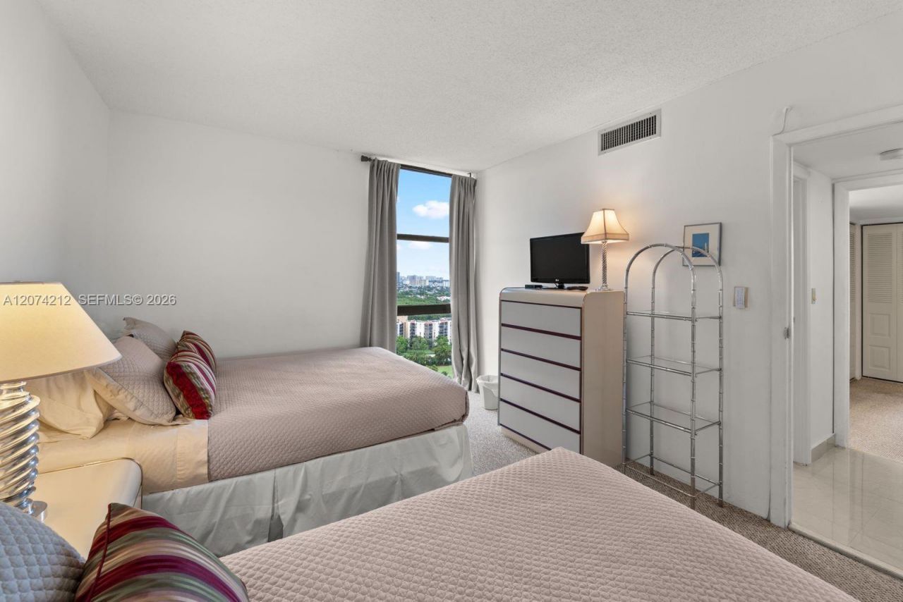 20379 W Country Club Dr , Unit 2433, Aventura, FL 33180 Photo