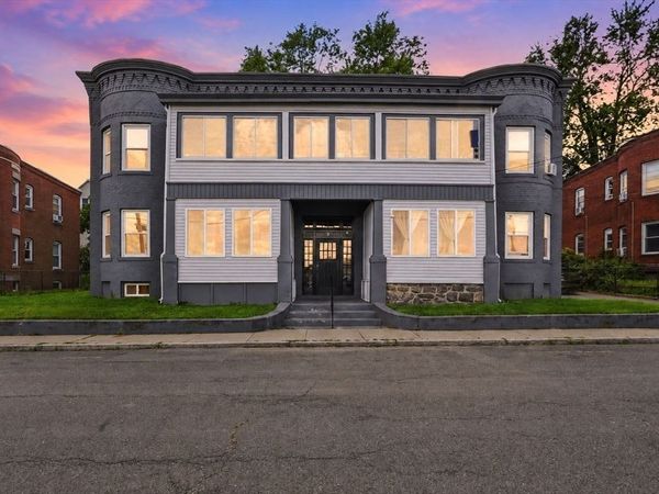 3 Park View Ter, Unit 2, Holyoke, MA 01040