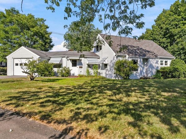 21 Flint St, Danvers, MA 01923
