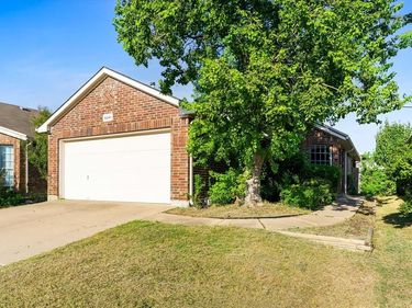 6241 Adonia Drive, Fort Worth, TX 76131
