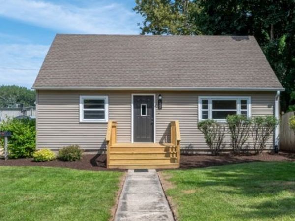 539 Central Avenue , Genoa, IL 60135