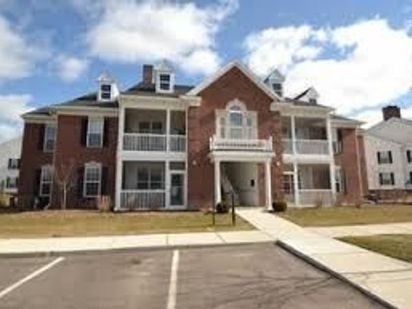 926 W Summerfield Gln Circle, Ann Arbor, MI 48103
